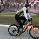 А Собянин скромнее: «Жирующий» мэр Кличко приехал голосовать за президента на велосипеде за $8200