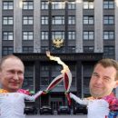 Как в 2008: Путин может беречь Медведева для временного президентства