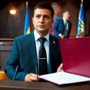 Усталость от выдуманной войны: 75% украинцев требуют от Зеленского переговоров с Россией