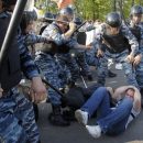 «Мент под ногами майора»: Силовики отказываются применять оружие на митингах «Мент под ногами майора»: Силовики отказываются применять оружие на митингах