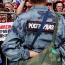 «Не тронь Его, вонять не будет!»: Бойцы Росгвардии отказались от задержания митингующих